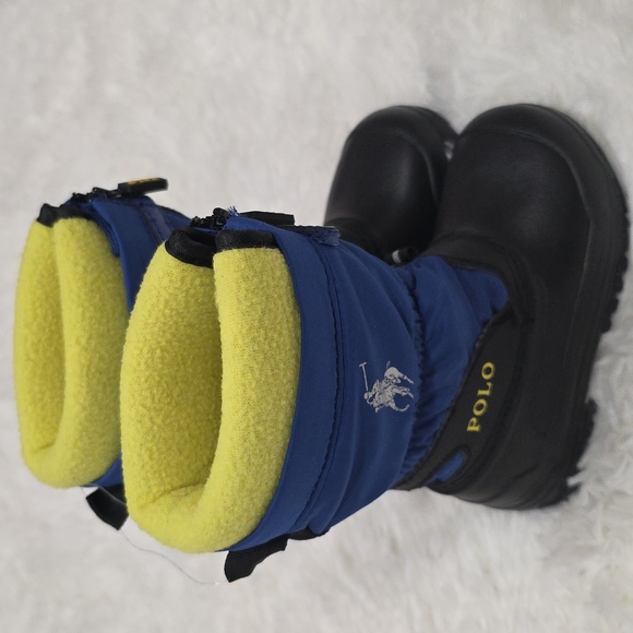 Polo by Ralph Lauren Toddler Snow Boots. Size 7 - Picture 3 of 8